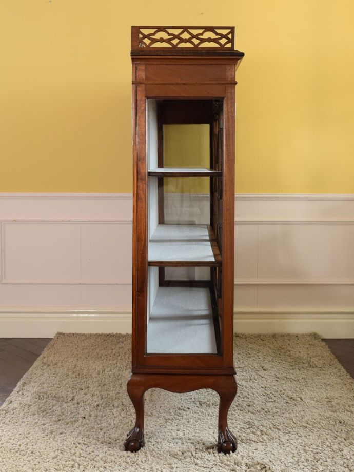 キャビネットの側面