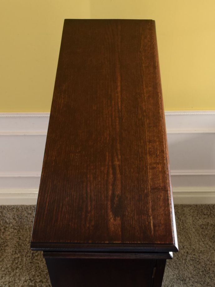 アンティークキャビネットの天板