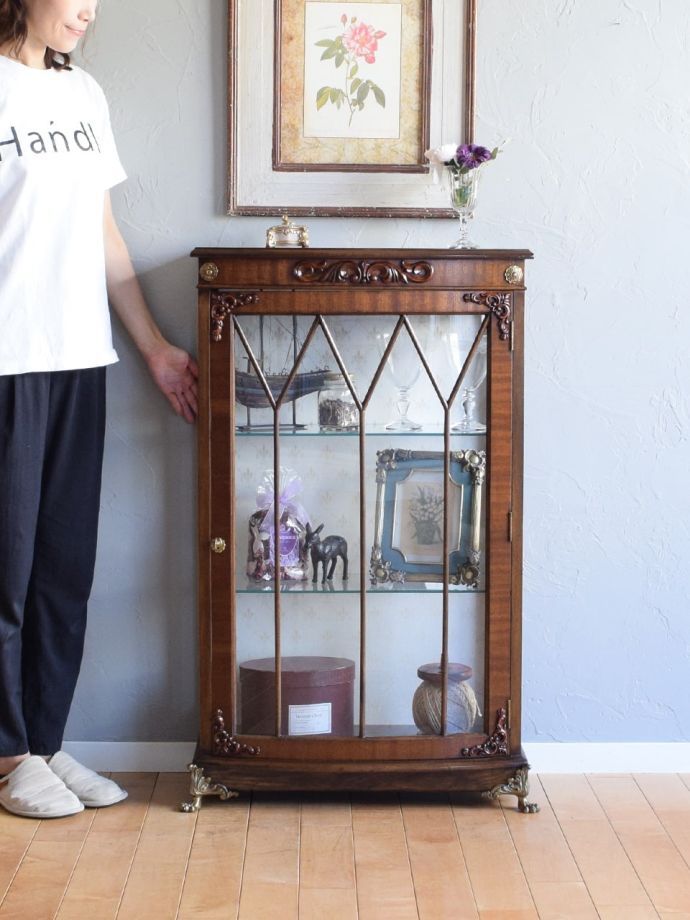 英国アンティークのガラスキャビネット
