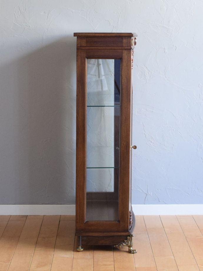 キャビネットの側面