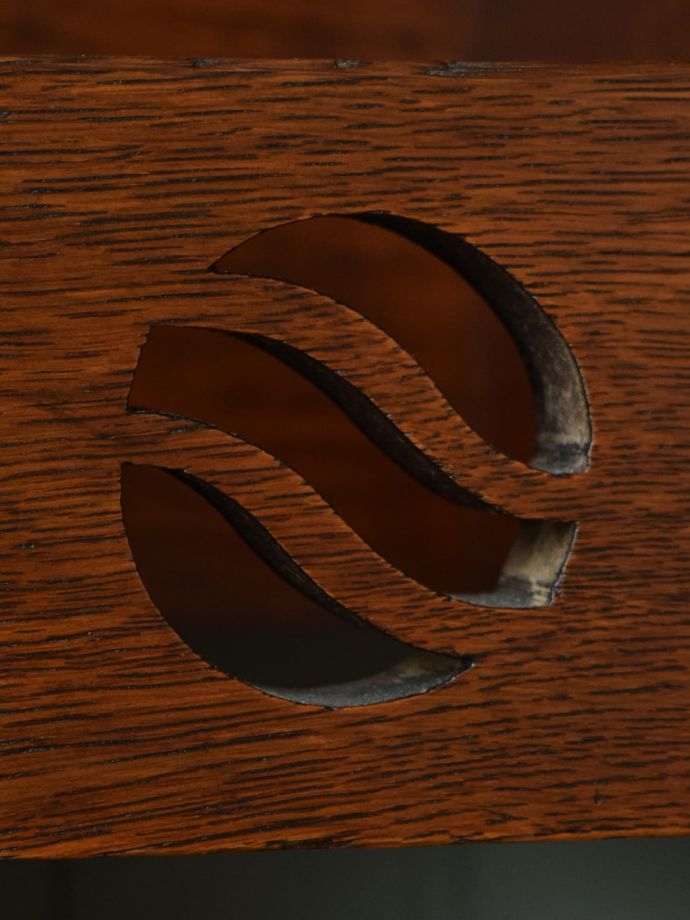 アールデコのデザインが魅力的な玄関収納家具、英国アンティークの