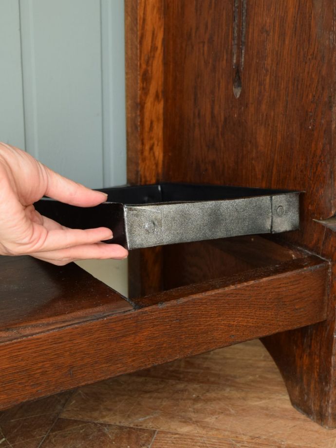 傘立てのトレイ