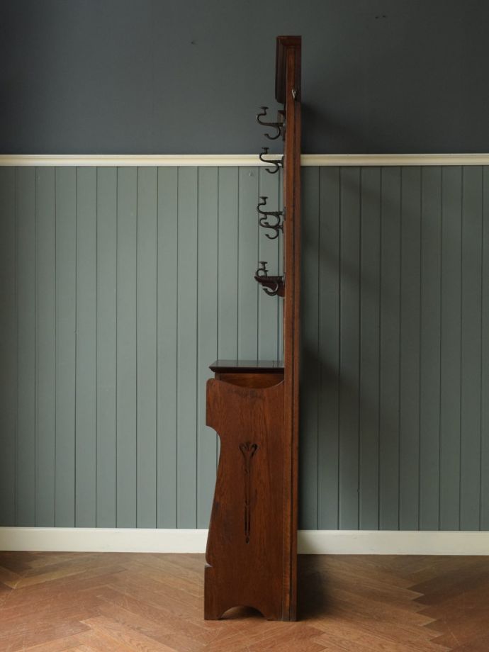 ホールスタンドの横