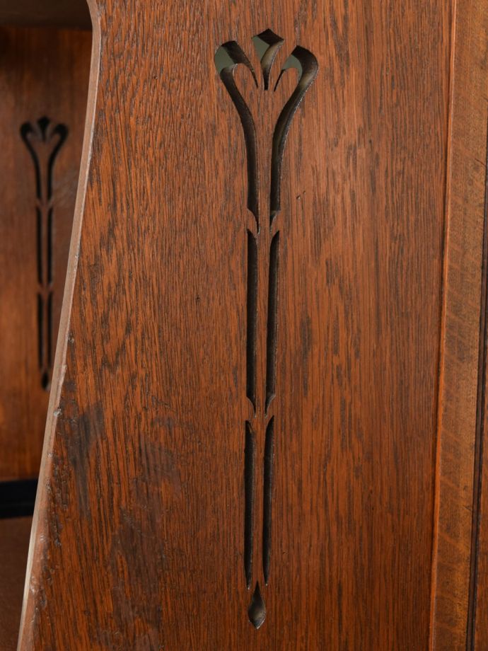 アンティーク家具らしい装飾