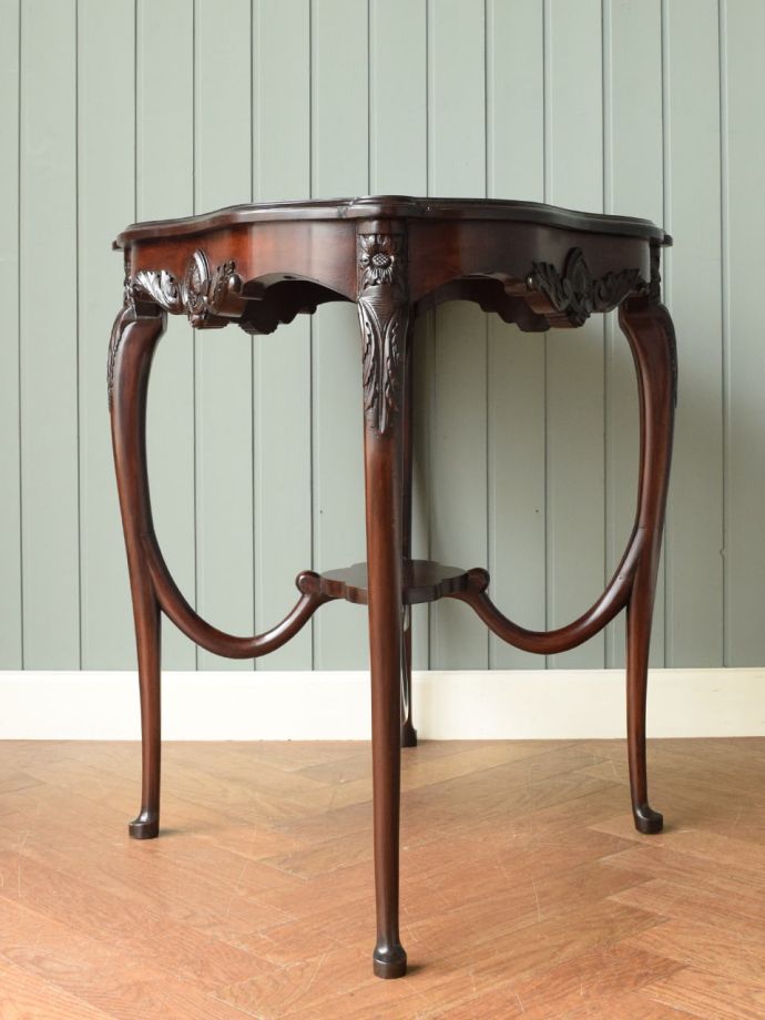 アンティーク家具の側面