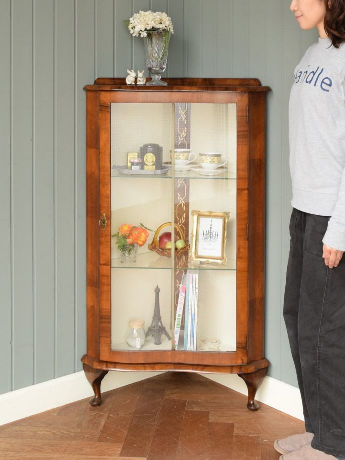 英国アンティークのガラスキャビネット