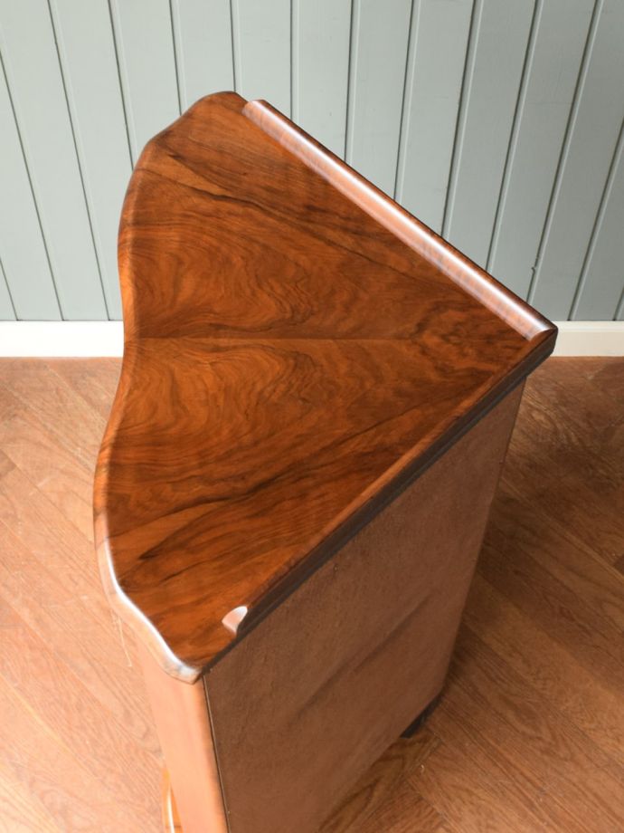 アンティーク家具の形