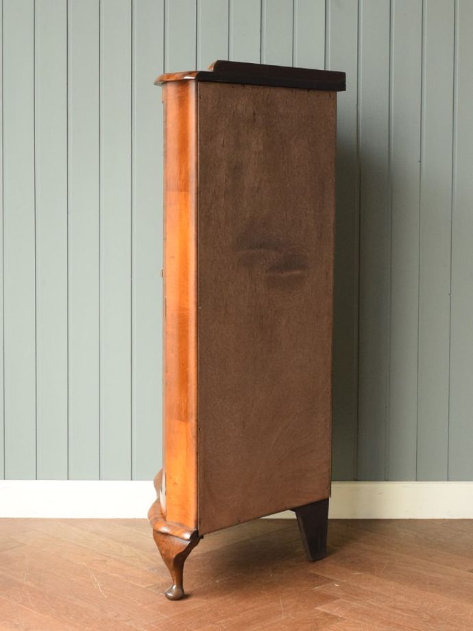 キャビネットの側面