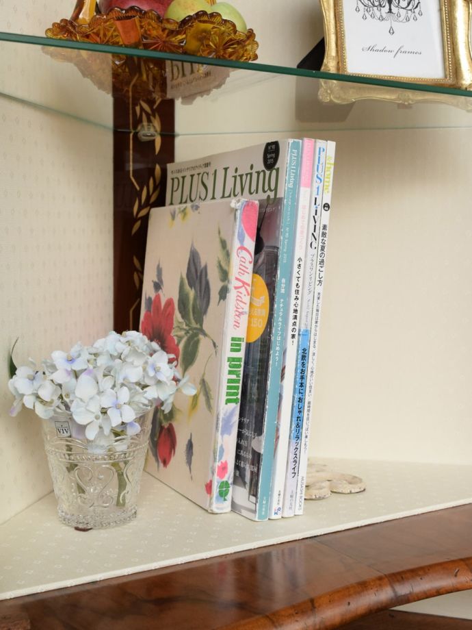 キャビネットの扉を開けると