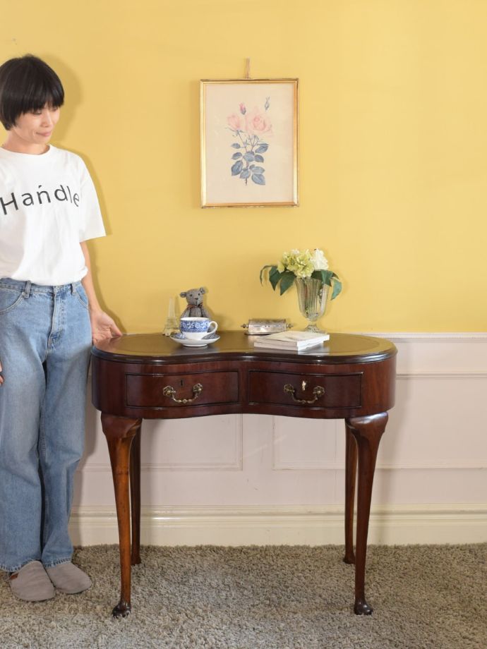 英国アンティークのデスク