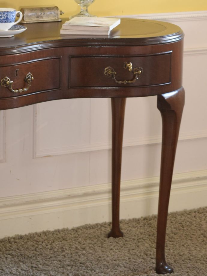 アンティークデスクの美しい木目