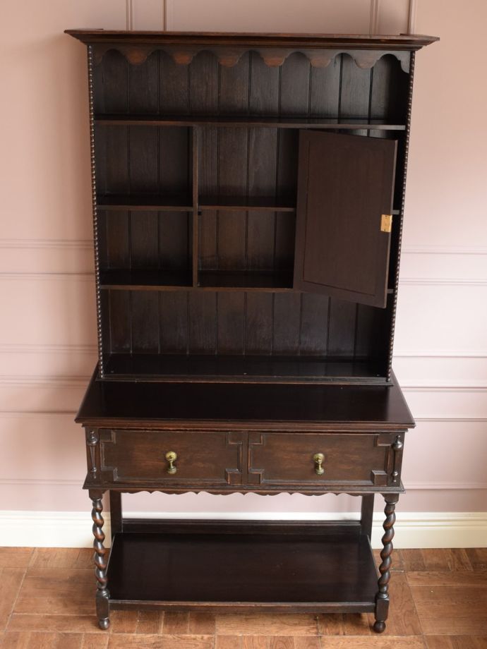 アンティークキャビネットの扉の中