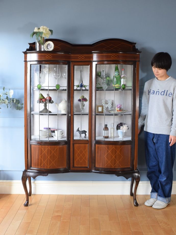 英国アンティークのガラスキャビネット