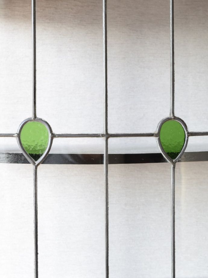 ステンドグラスの扉