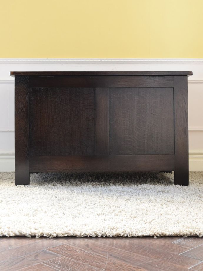 ブランケットボックスの後ろ姿