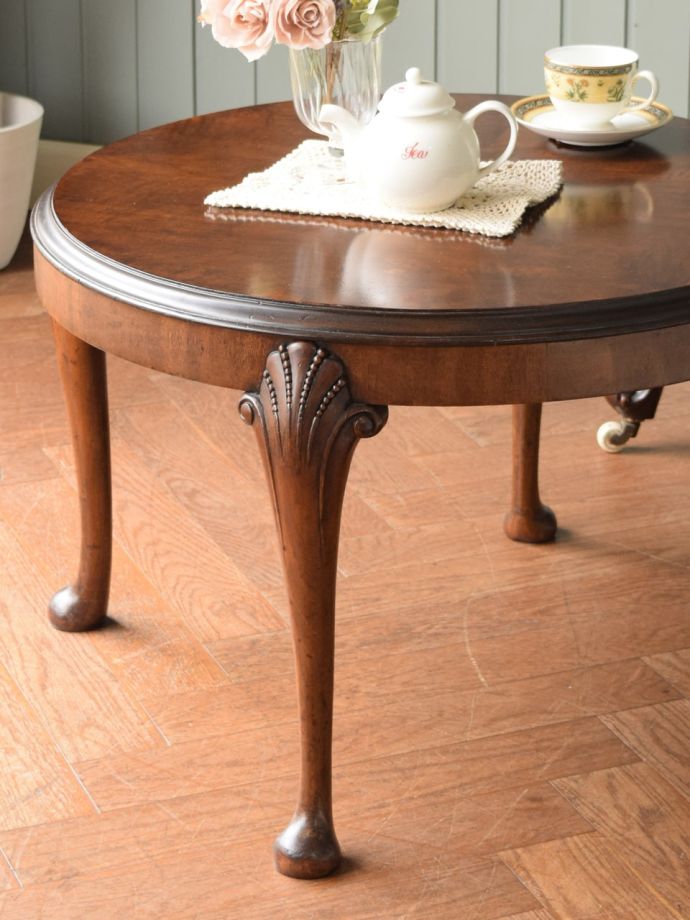 英国のアンティーク家具らしいデザイン