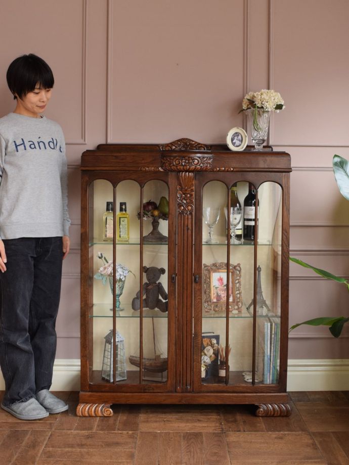 英国アンティークのガラスキャビネット