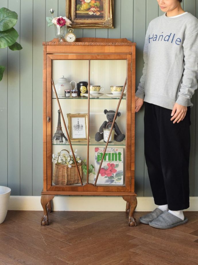 英国アンティークのガラスキャビネット