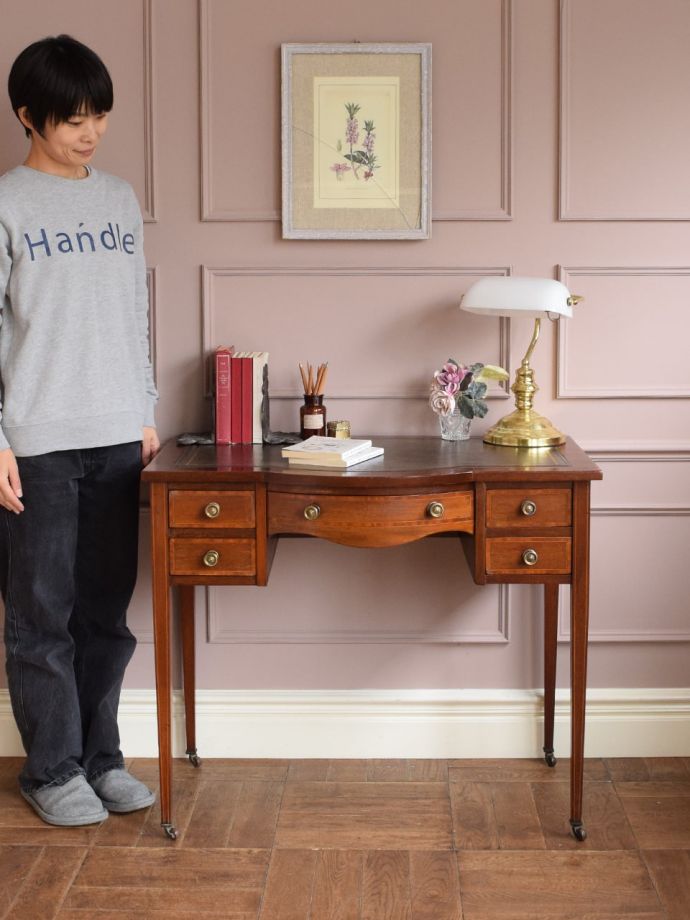 英国アンティークのデスク
