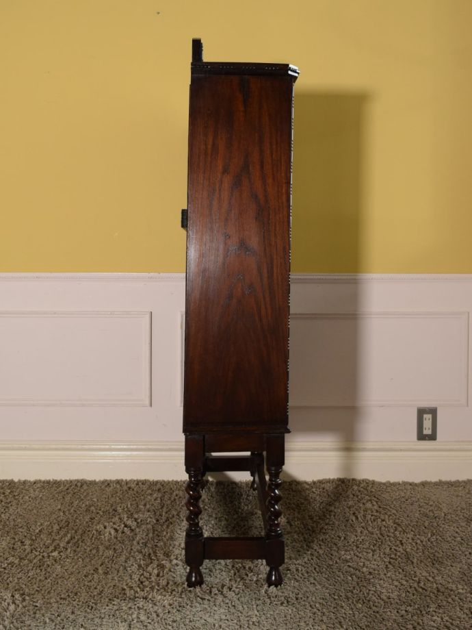 キャビネットの側面