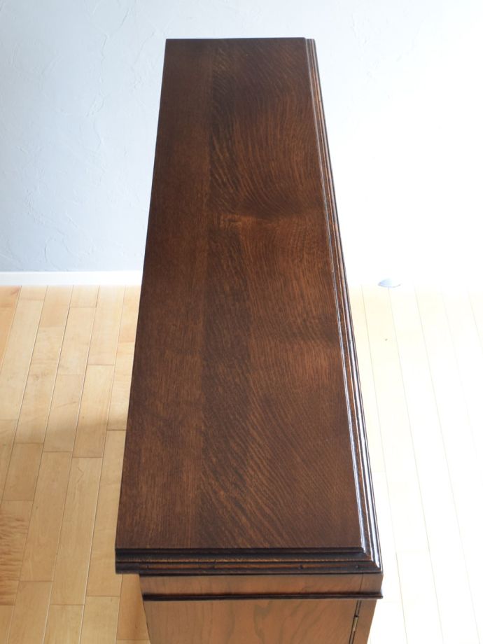 アンティークキャビネットの天板