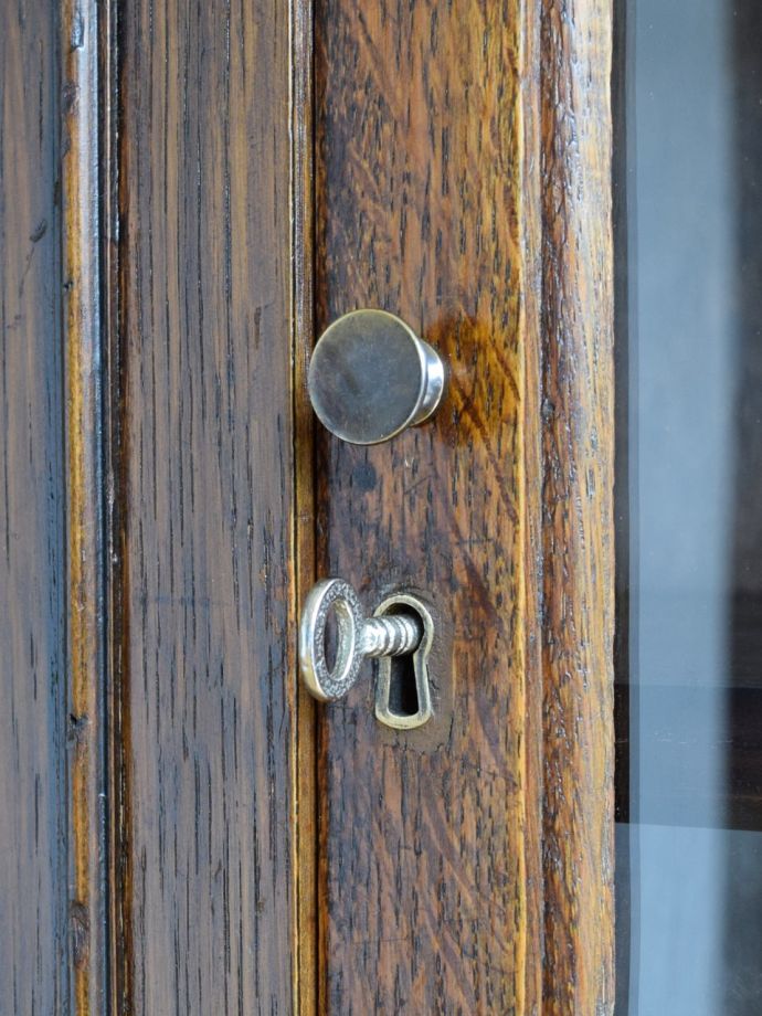アンティークキャビネットの取っ手