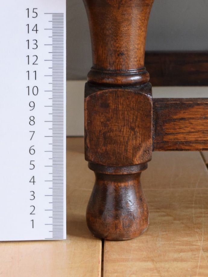 アンティークキャビネットの脚