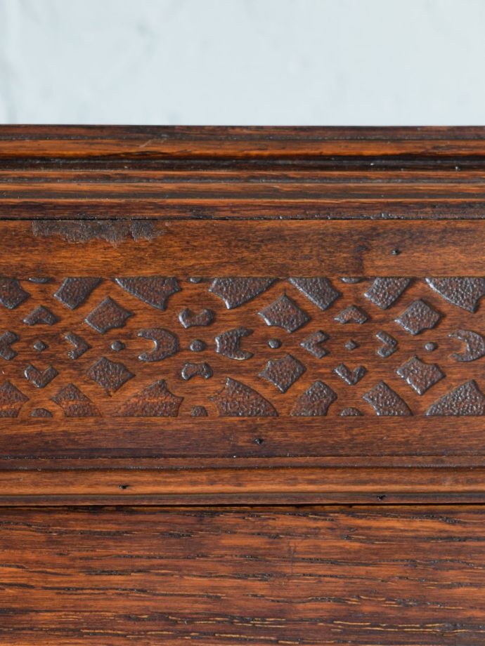 アンティークらしい彫