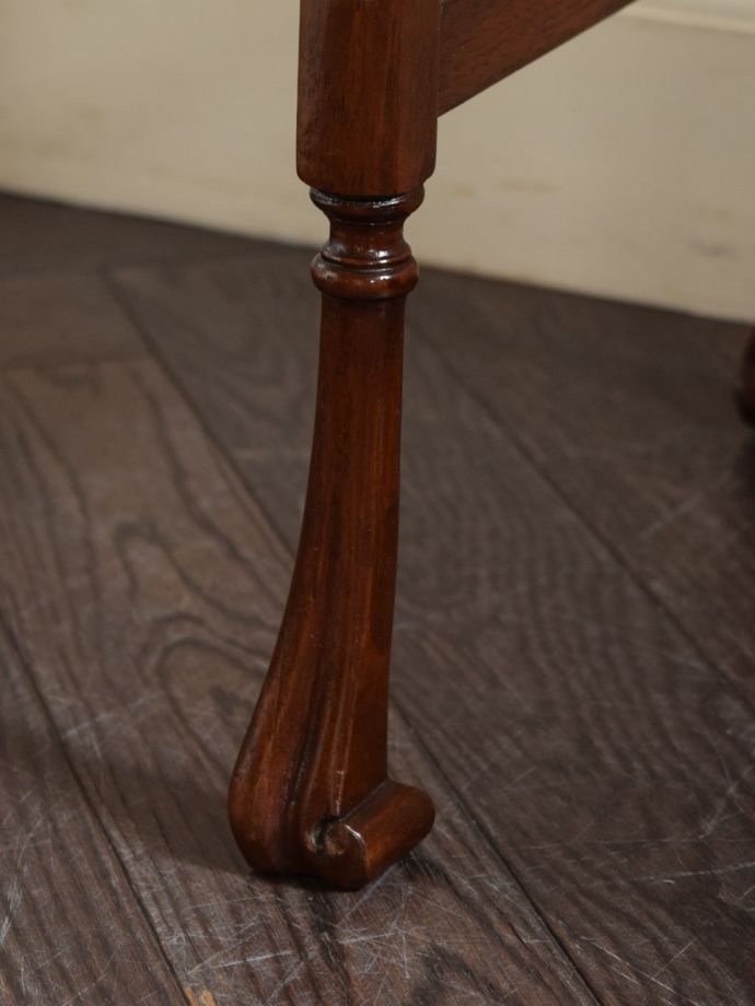 アンティークテーブルの脚