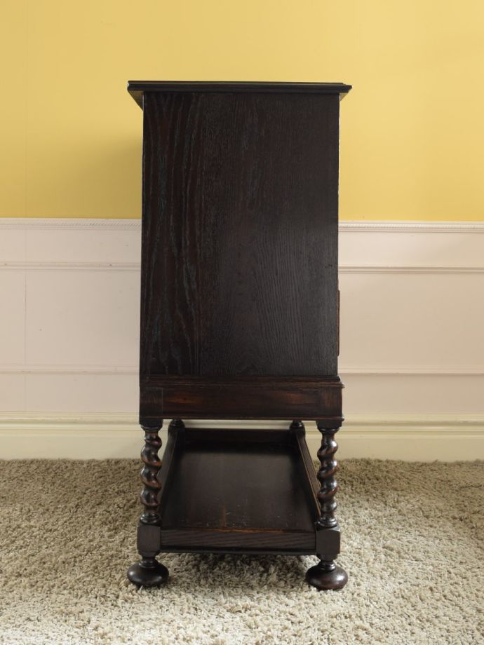 アンティークチェストの側面