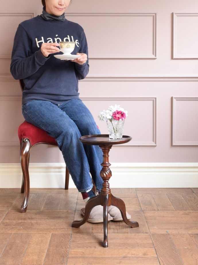 アンティークのワインテーブル