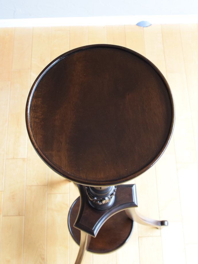 アンティークのプランツスタンドの天板