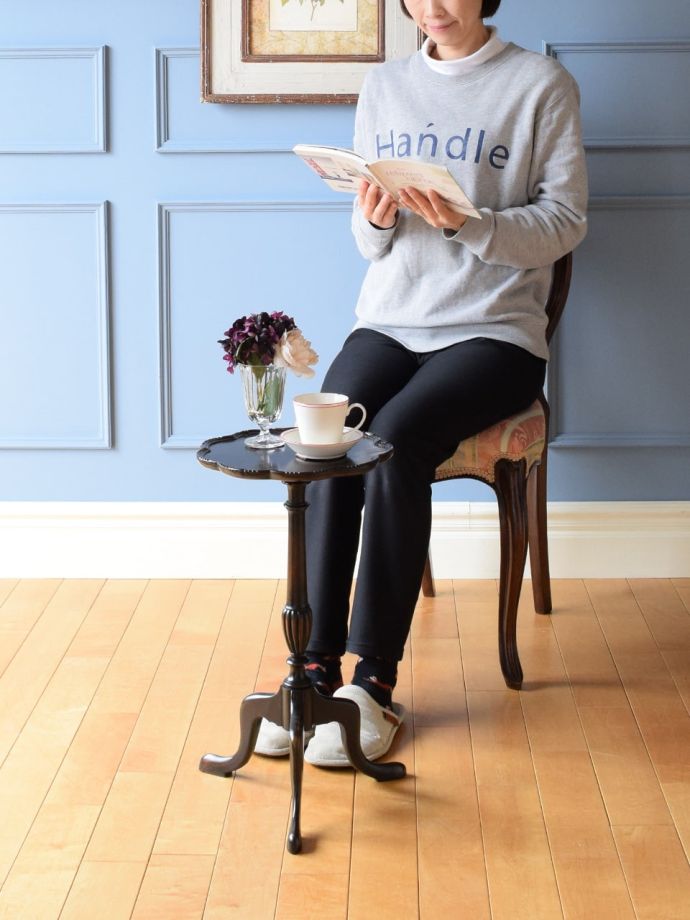 アンティークのワインテーブル