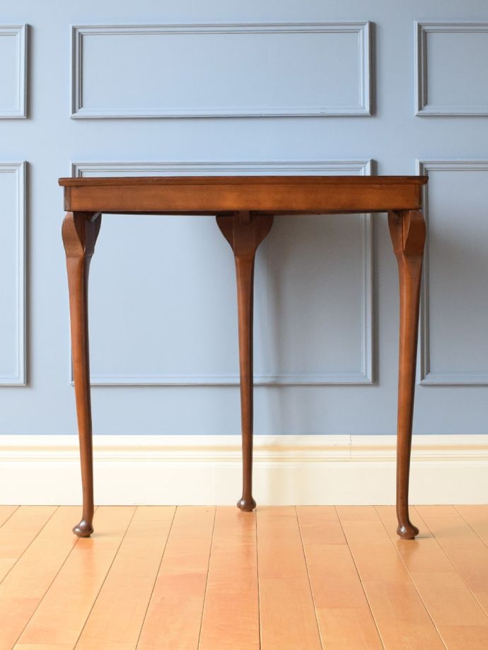 コンソールテーブルの後ろ姿