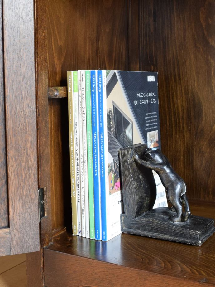 収納たっぷりのキャビネット