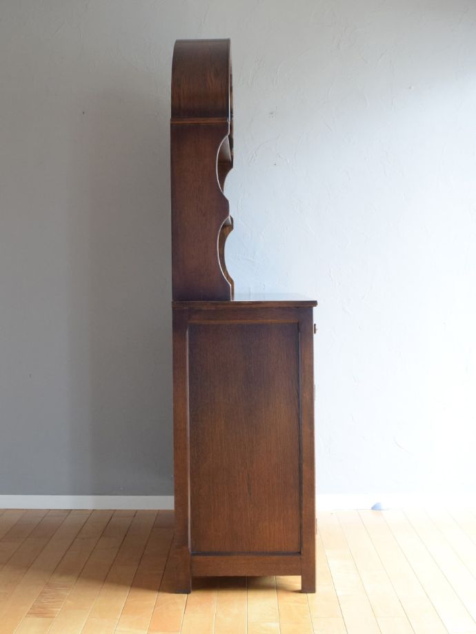 オープンシェルフの側面