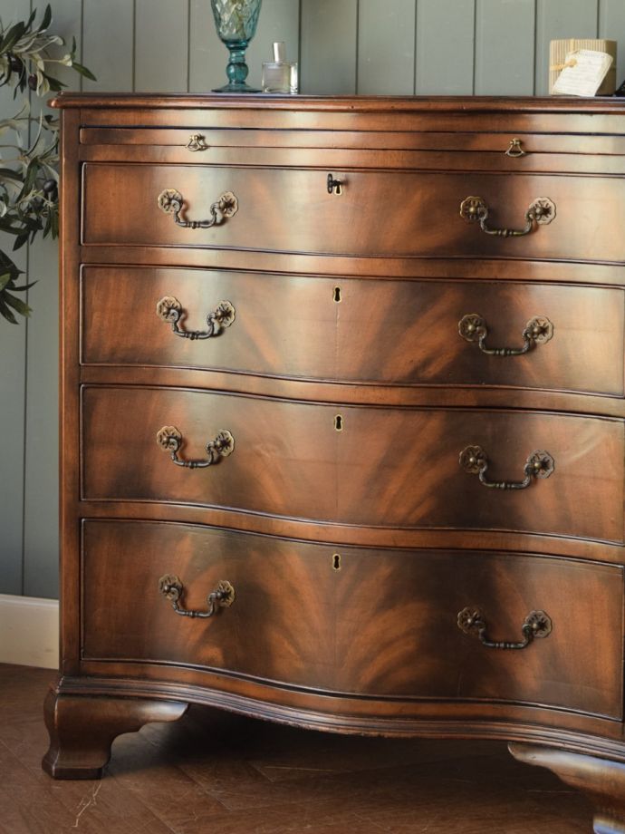 アンティークチェストの美しい木目