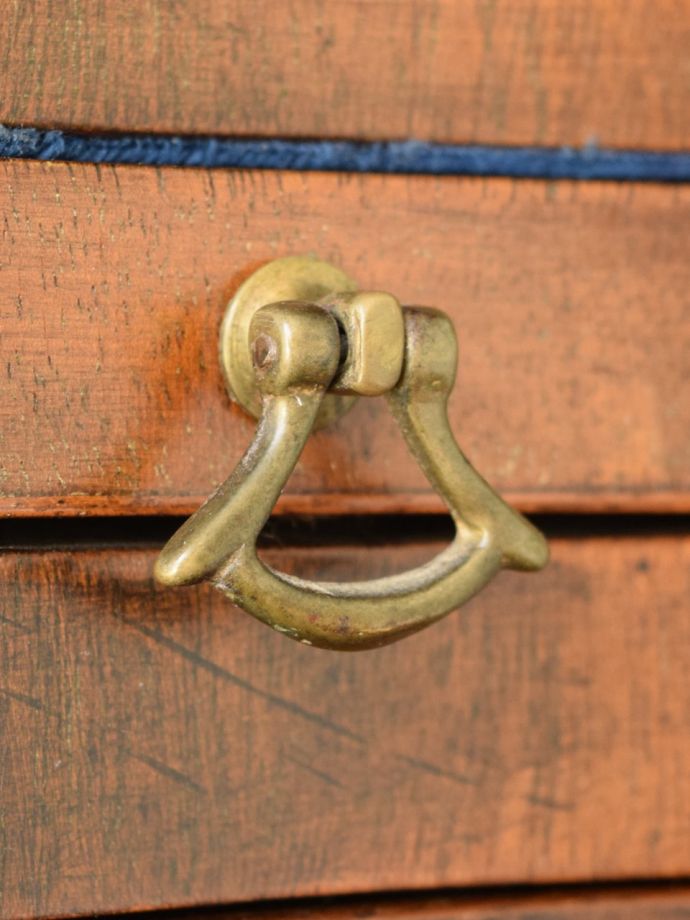 スライディングトレイの取っ手