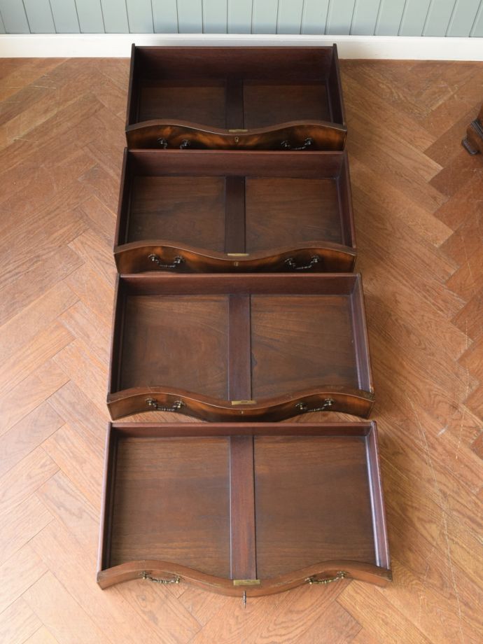 おしゃれなチェストの引き出しの中