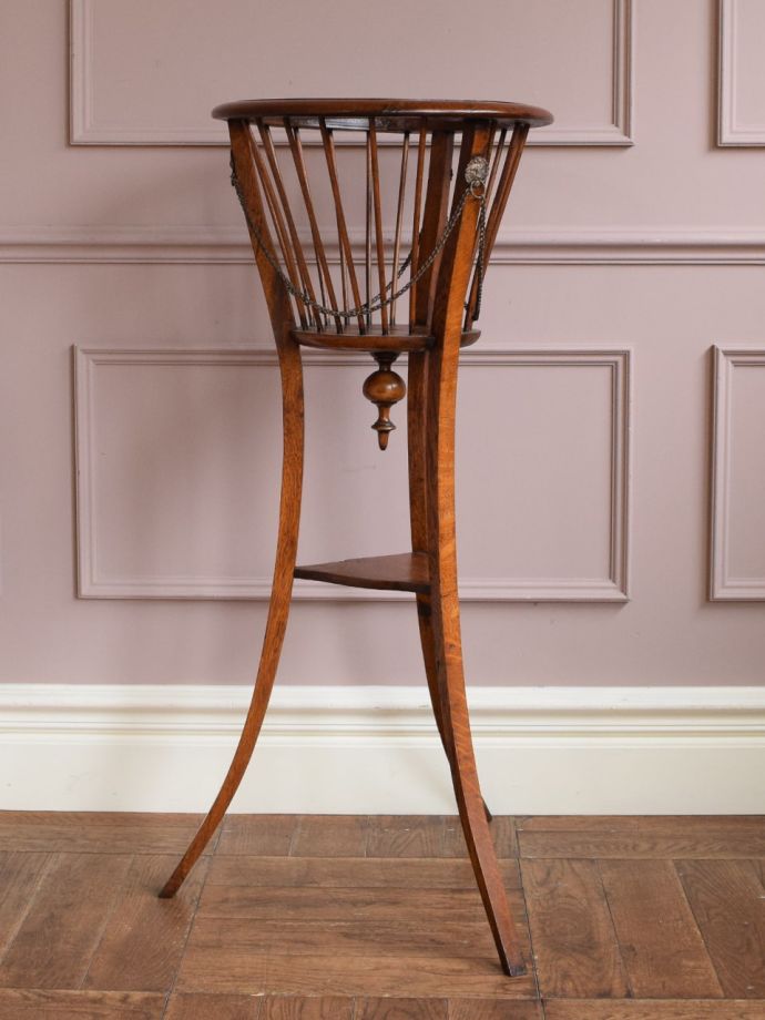 アンティーク家具の側面