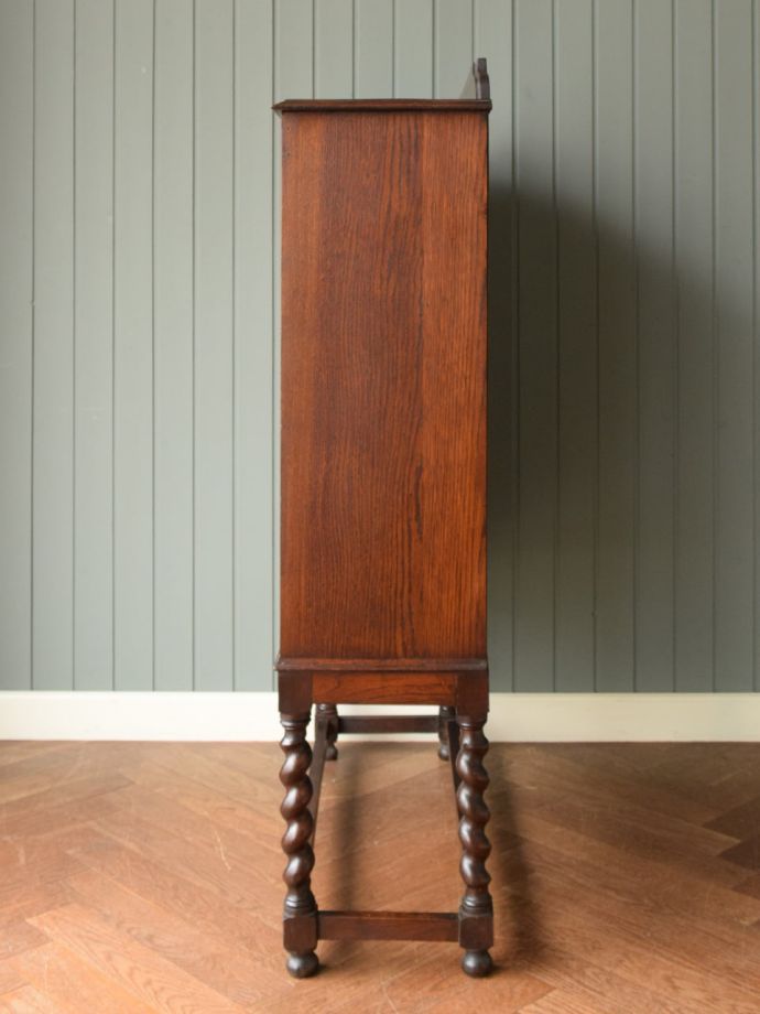 キャビネットの側面