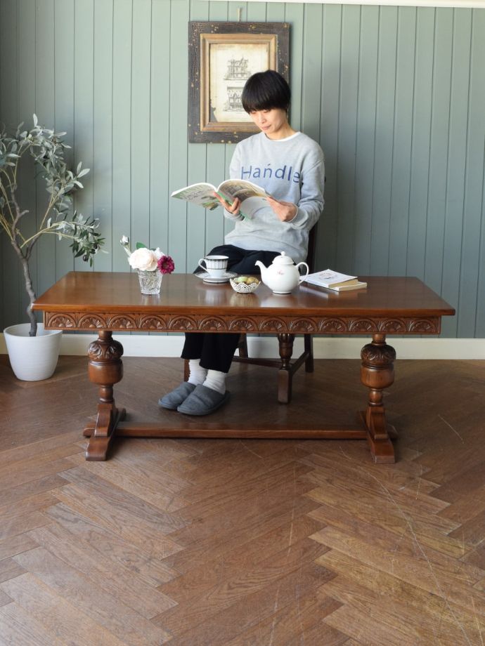 アンティークのコーヒーテーブル