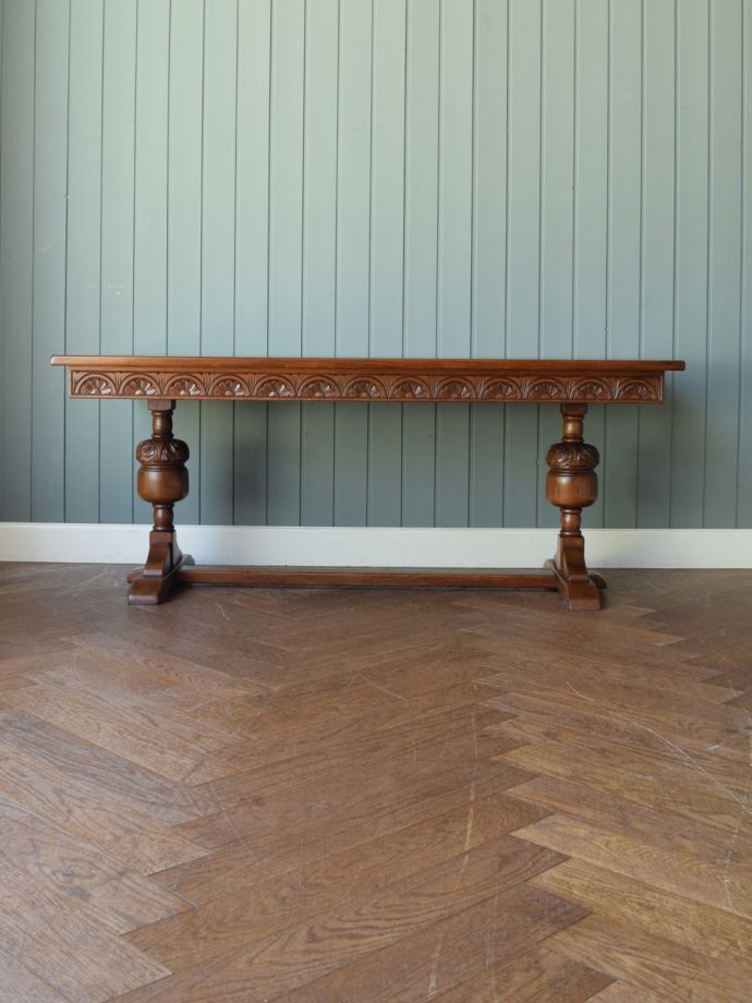 コーヒーテーブルの側面