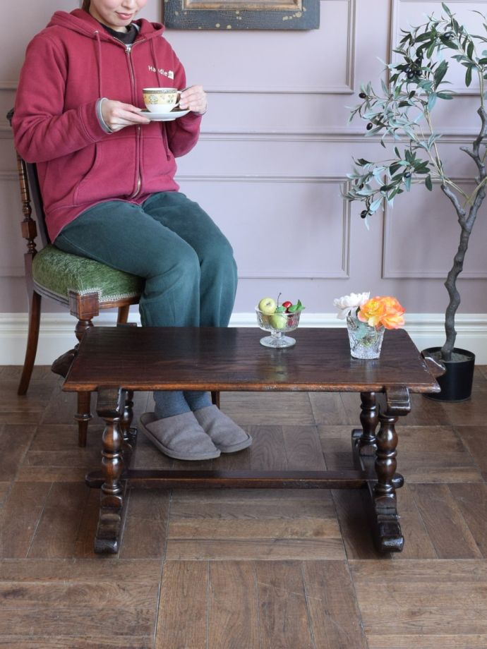 アンティークのコーヒーテーブル