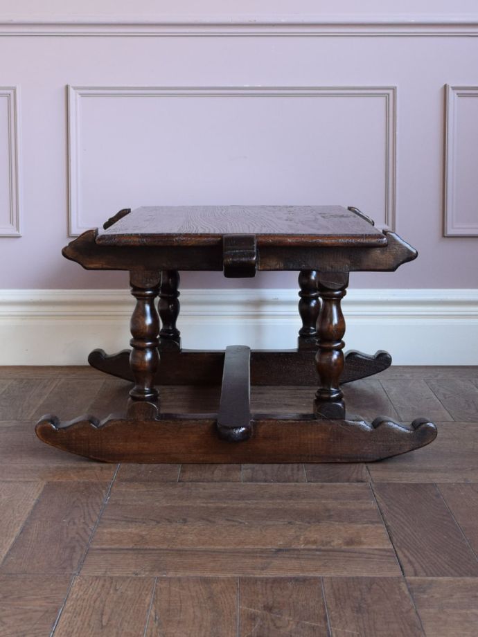 コーヒーテーブルの側面