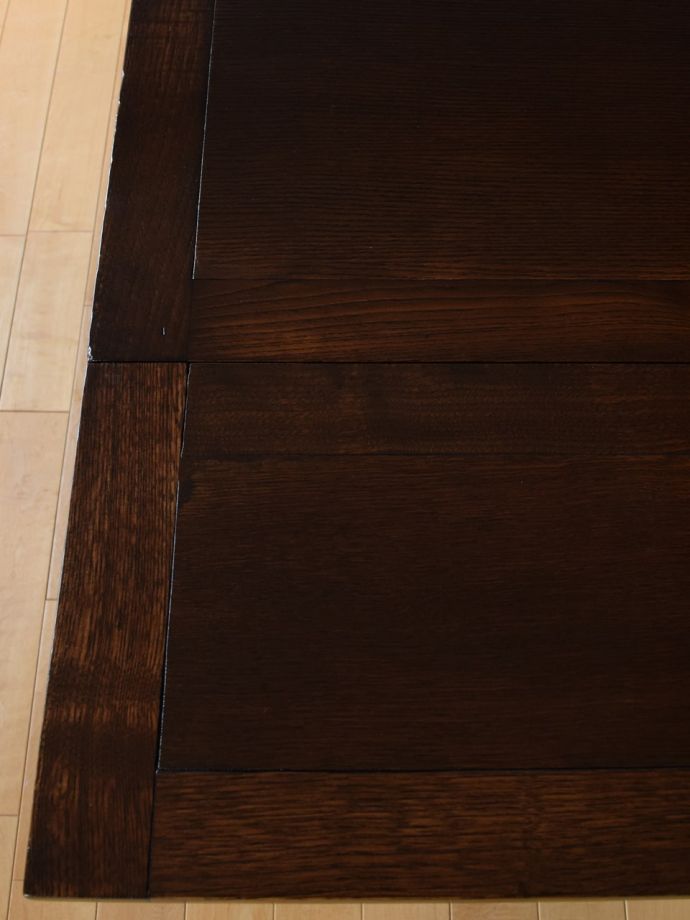 アンティークテーブルの木目