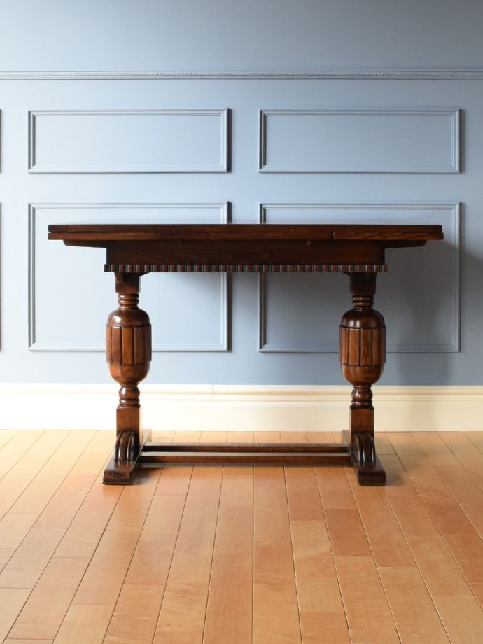 伸長式テーブルの側面