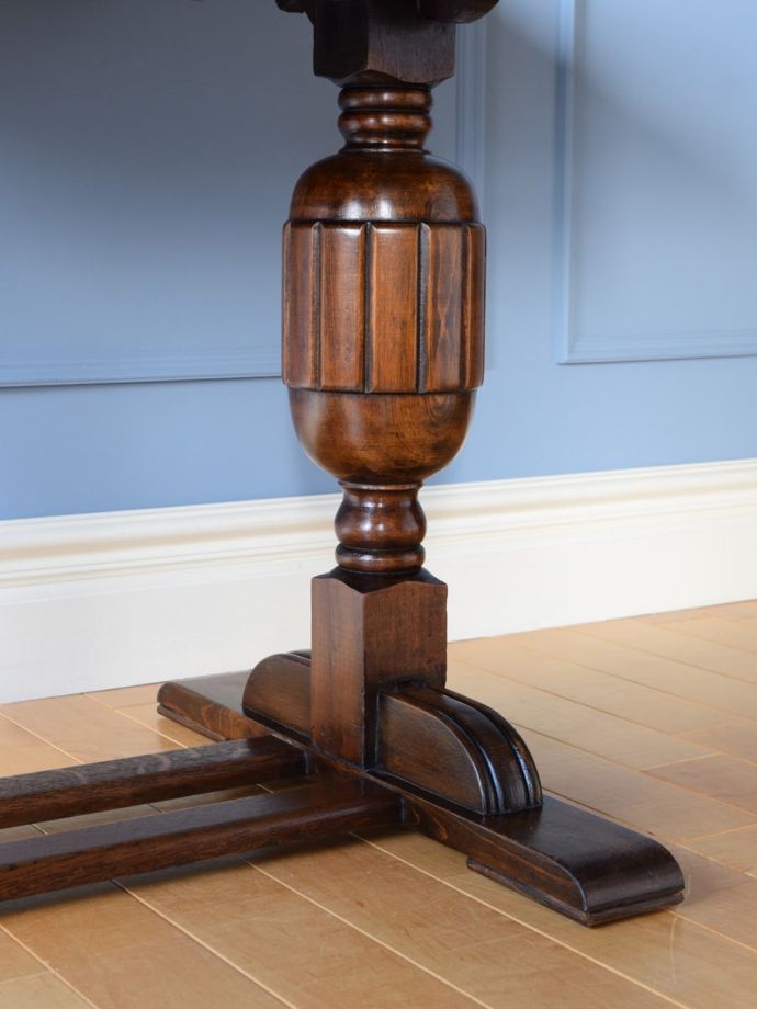 アンティークテーブルの脚