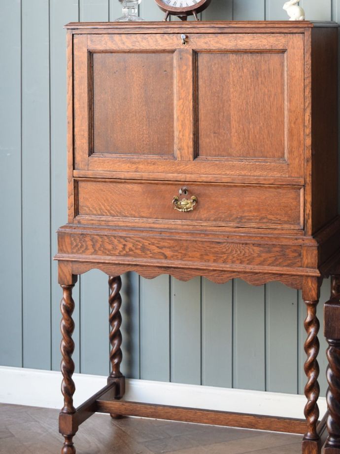 おしゃれなアンティークの家具