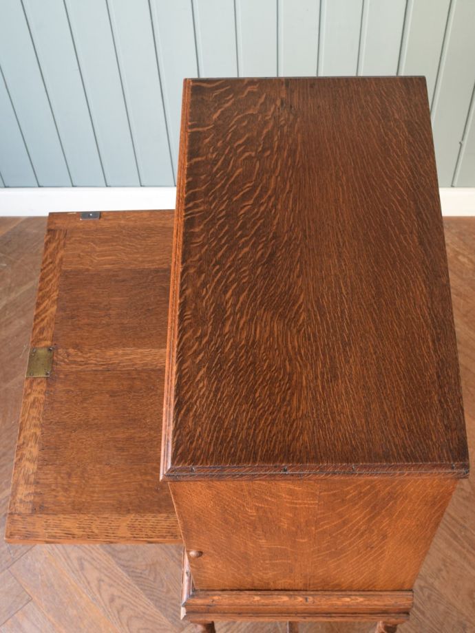 アンティークの書斎デスクの天板
